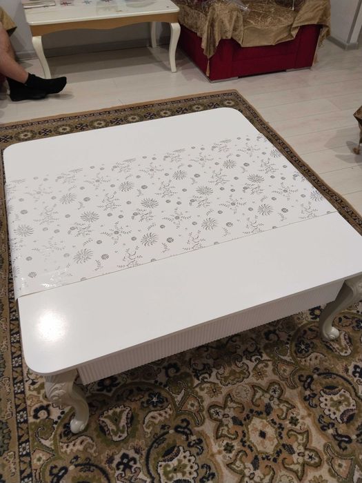 Стол  обеденный  . гостийнный