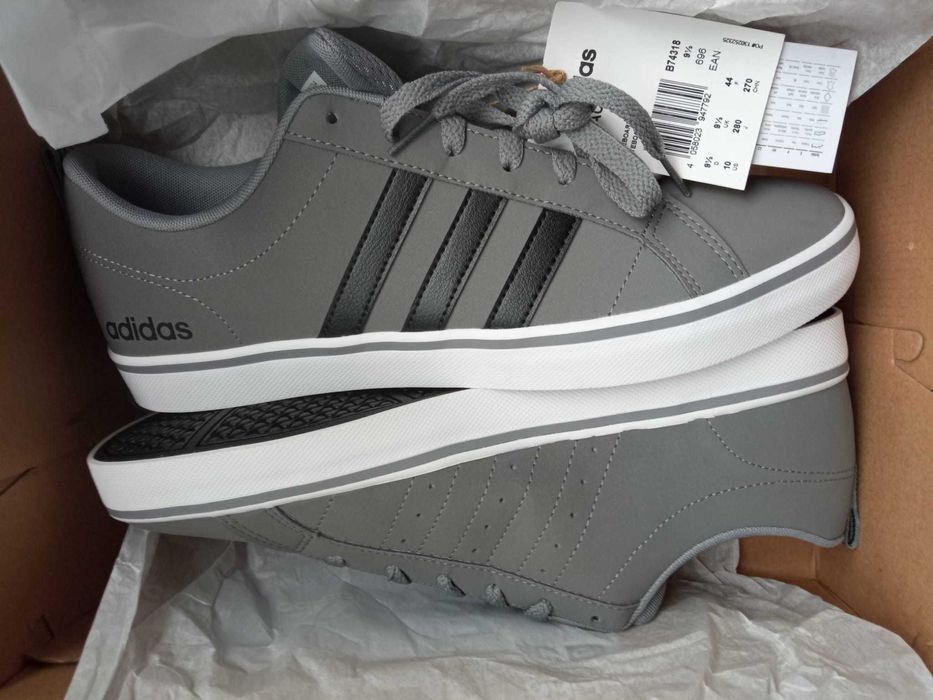 Vand Pantofi sport nou Adidas, Marimea 44