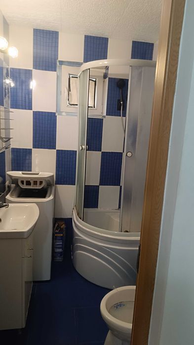 Inchiriez apartament cu 2camere str Oituz Marasesti