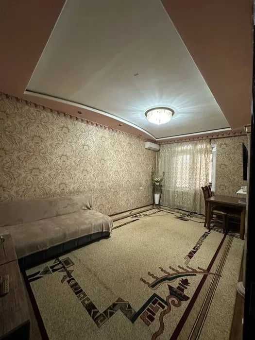 Продаётся квартира Юнусабад11 4 ком 1 этаж чистим ремонтом  не торец