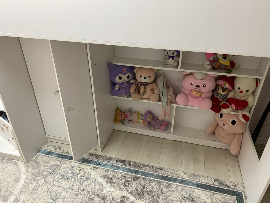 Двухэтпжняя детская кровать со шкафчиком