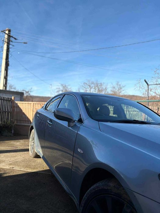 Vand Lexus is 2  2008