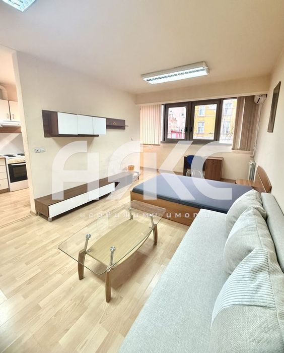 Дава се под наем Едностаен апартамент в София, Център - 43 кв.м за 498.27 € - Снимка #1