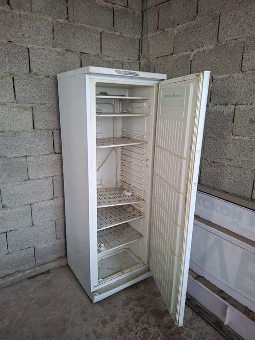 Продам рабочий морозильник