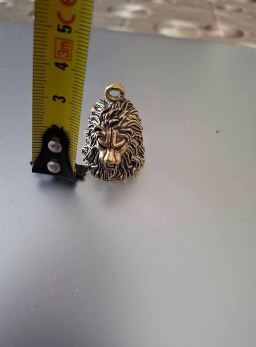 Малка камбанка с лъвска глава