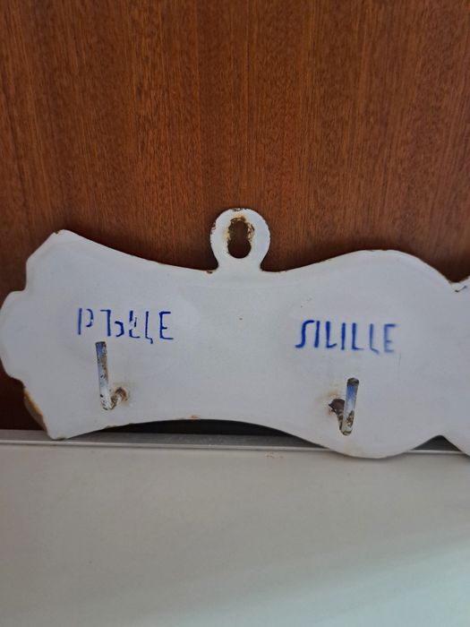 Стара емайлирана закачалка