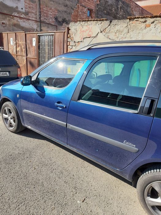 Vând Skoda Roomster