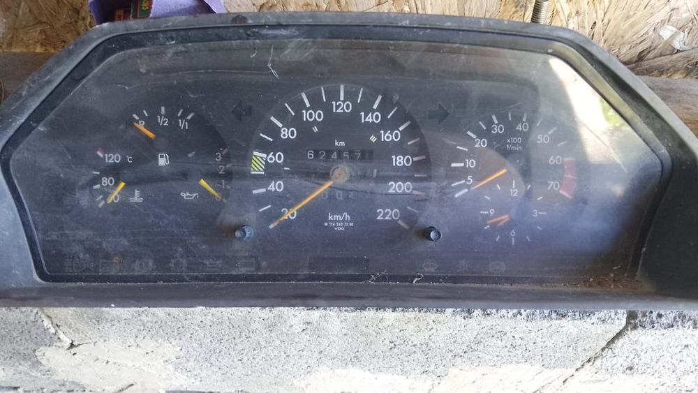 Приборка на Mercedes 124