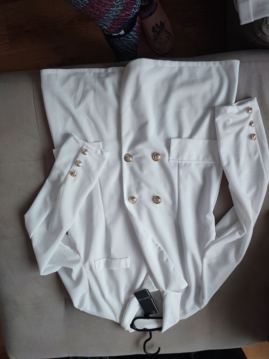 Бял костюм с етикет edrehi