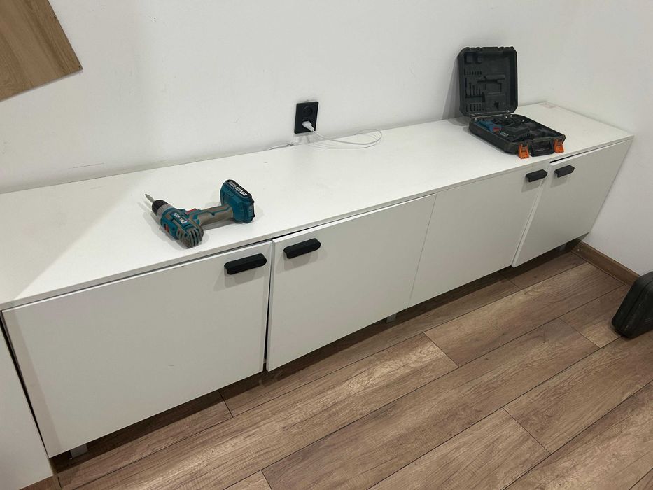 Продам платяной шкаф и 2 тумбы