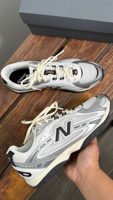New Balance 204L