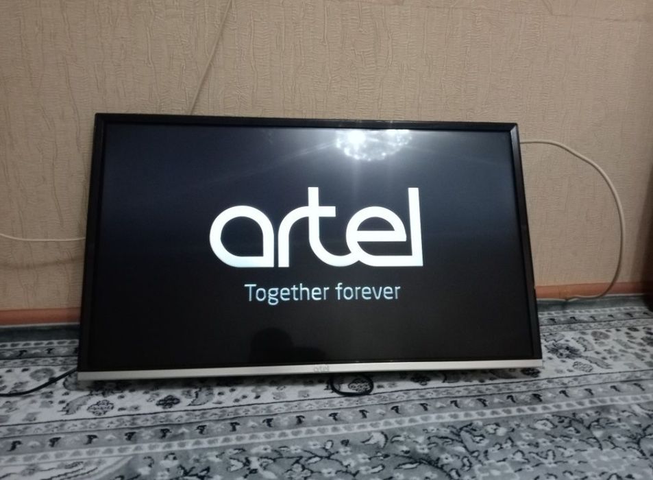 Смарт телевизор Artel 81 см WiFi YouTube