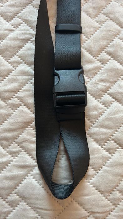 Оригидална чанта на GUESS. Никога не е използване!!!