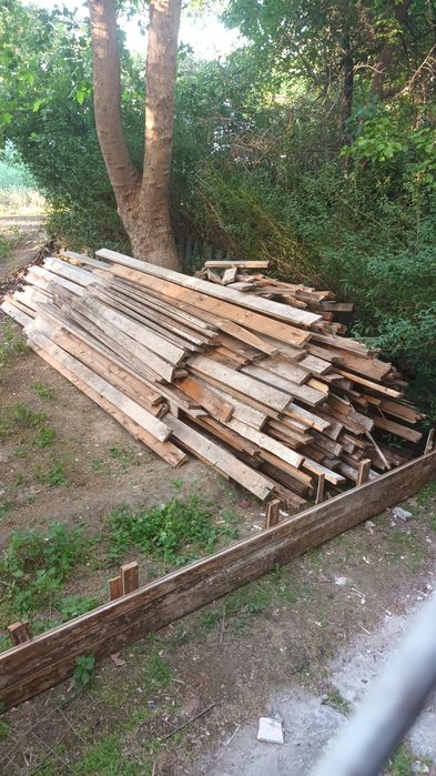 Продаётся чёрный потолок