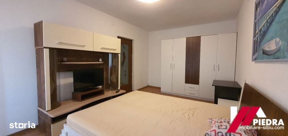 Vand apartament de 3 camere,decomandat,situat pe Mihai Viteazu,etaj 7