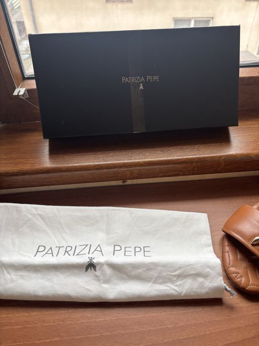 Чехли Patrizia Pepe естествена кожа