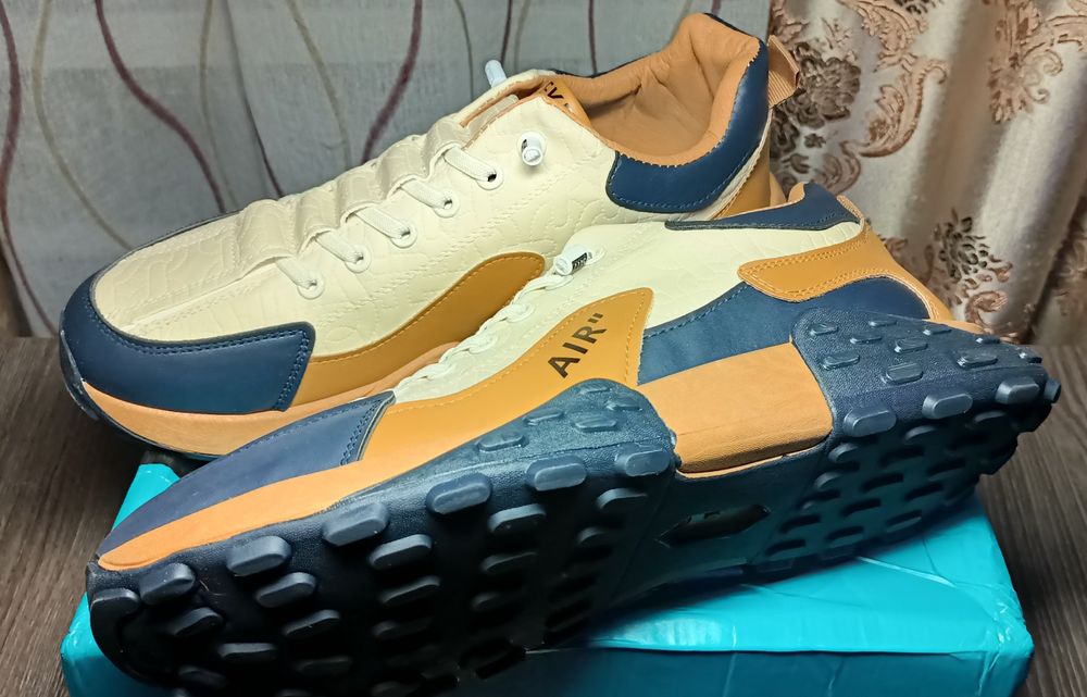 Кроссовки мужские (новые)