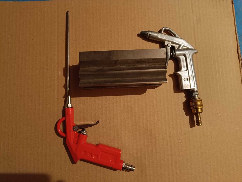 Продавам шлосерска призма и два пистолета за въздух