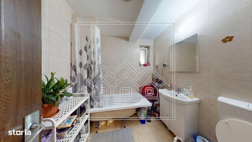 Apartament mobilat, 2 camere, 2 balcoane, loc de parcare -T. Ricci