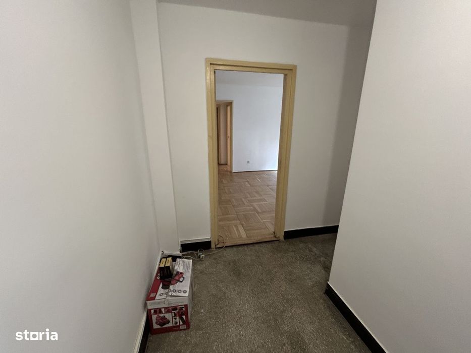 Vand apart.3 cam.Calea Romanilor,la parter inalt,bloc caramida 4 etaje