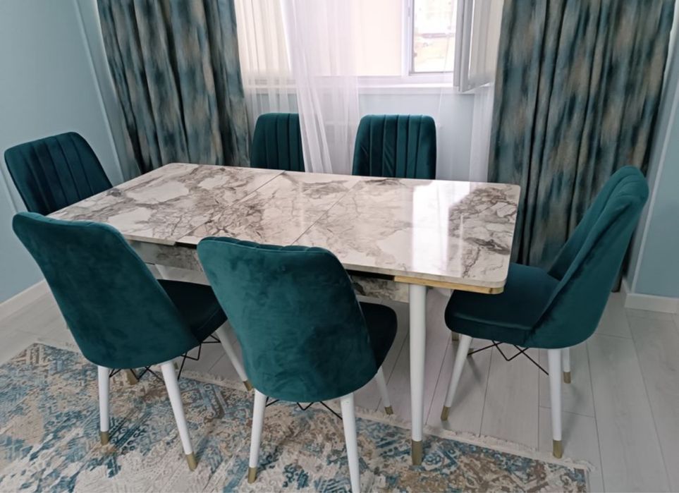 Стол со стульями