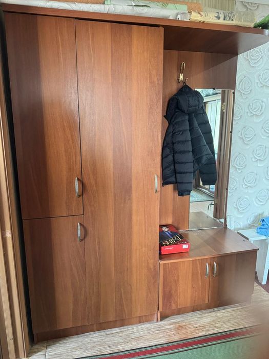 Продам Прихожая шкаф