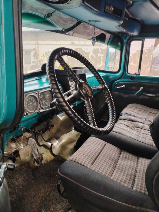 Зил самосвал сотилади