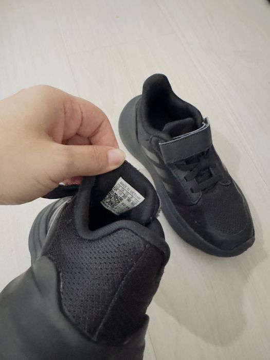 Продам кроссовки Adidas