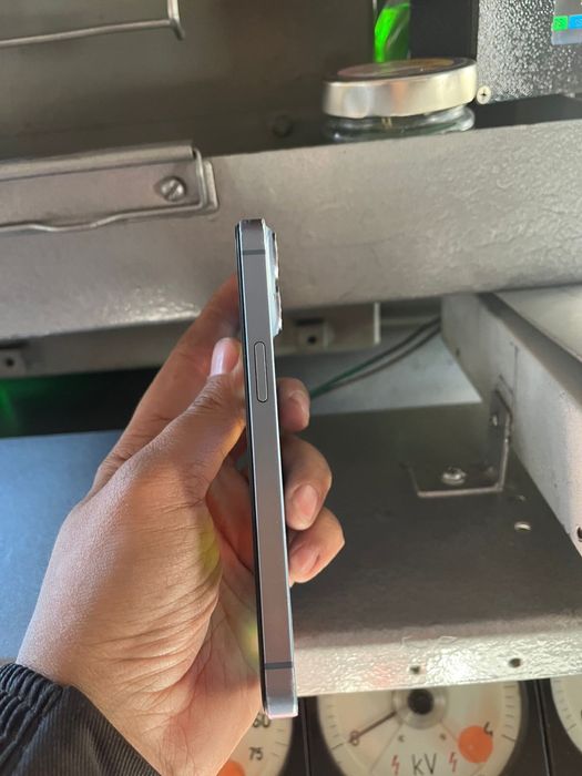 Продам телефон Айфон 14