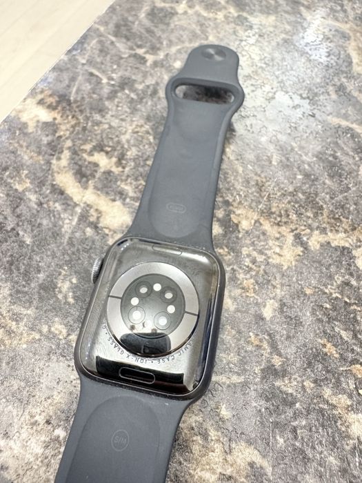 Продам Apple watch series 6 (gps)
