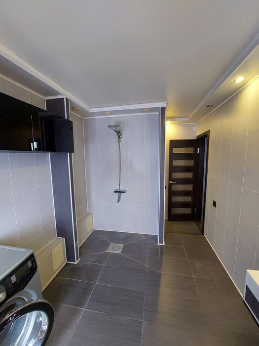 Продам 3 комн квартиру район Достык Молл