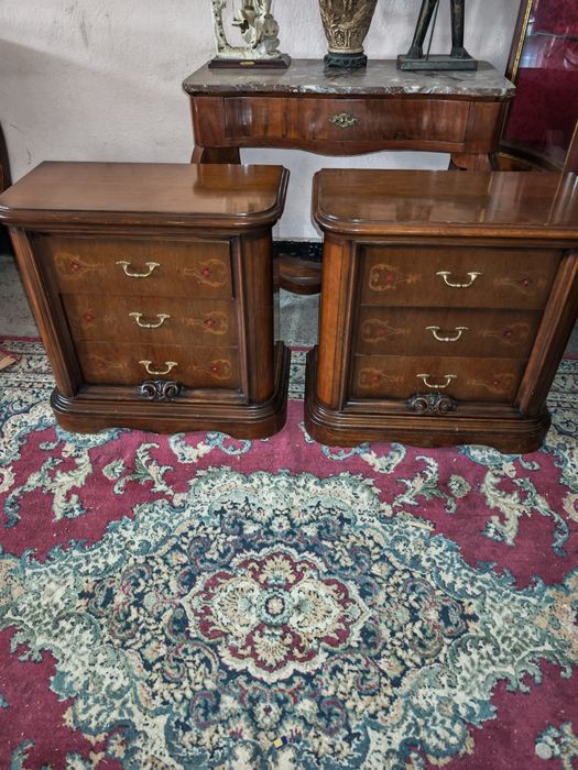 Масивни нощни шкафчета