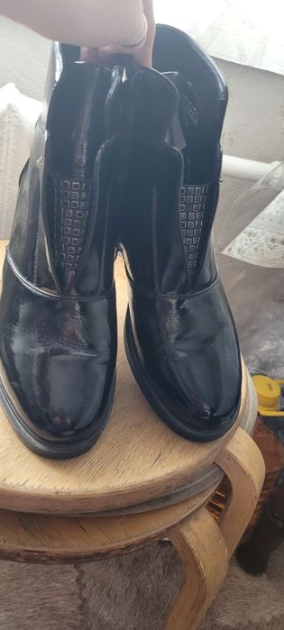 Продам ботинки на осень