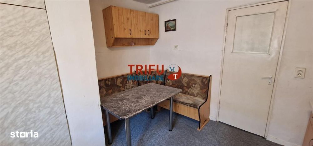 Apartament 3 camere de vanzare zona Cetate