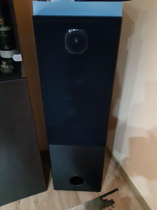 Boxe hi fi pe 8 ohmi 200wati, cu difuzoare beyma  cu diametru de 12 inch, versatile 12g40 beyma ,înălțime 1, 25 m,adâncime 40 cm,38 lățime.