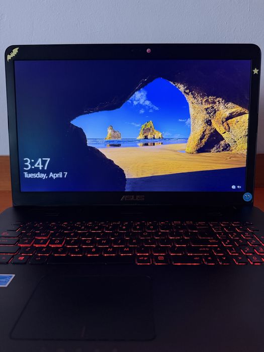 Vand laptop gaming atare perfecta detalii privat