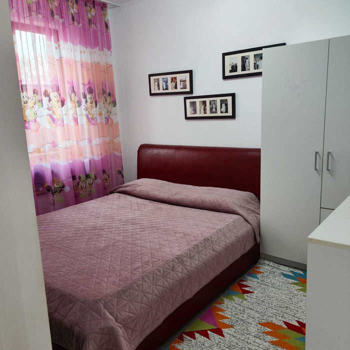 Apartament de vanzare la curte!