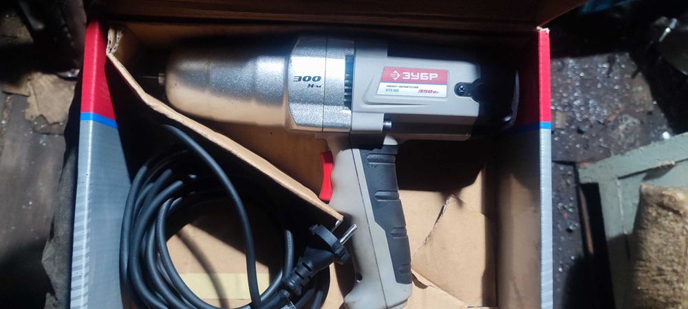 Сетевой гайковёрт Зубр