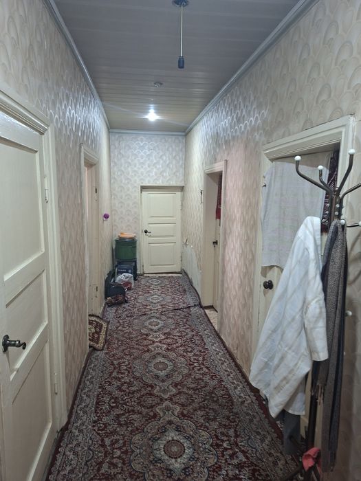 Подаётся новый не достроеный дом.