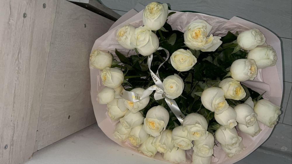 Белый роза букет