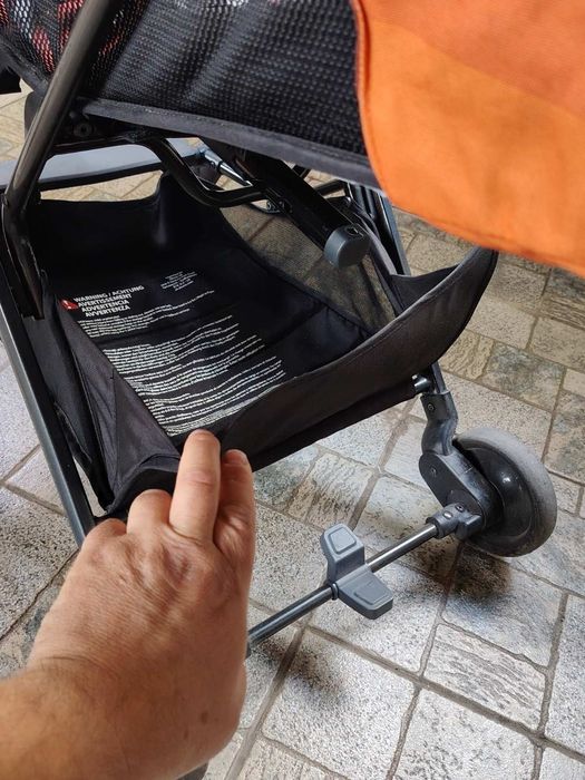 Детска лятна количка Diono към нея има дъждобран и комарник