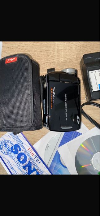 Продаю видеокамеру срочно