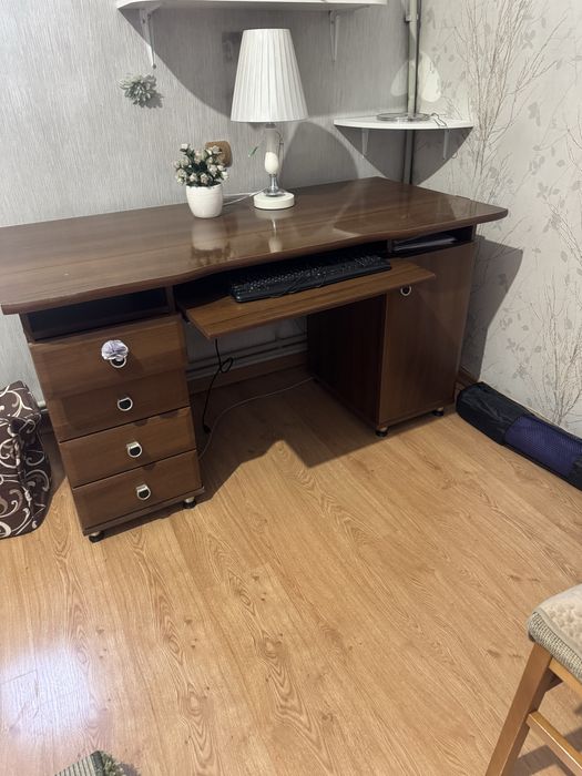 Стол письменный