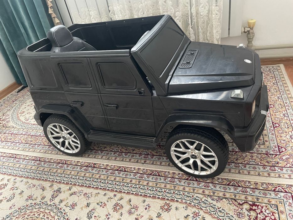 Черная машина. Для детей