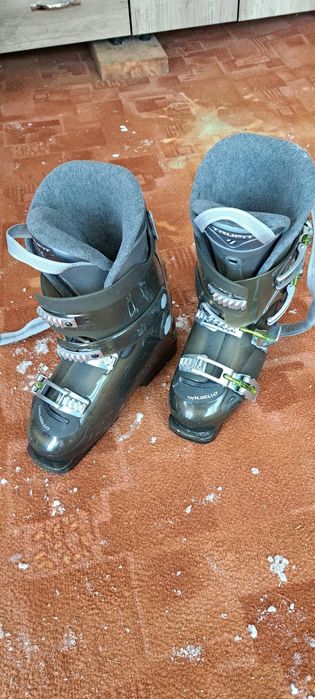 Vând set schiuri+ clăpari 4 perechi