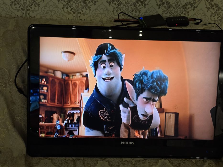 Philips 37" — ЖК-телевизор, большой экран 94 см