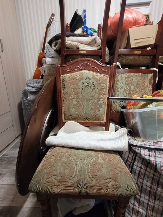 Стол со стульями