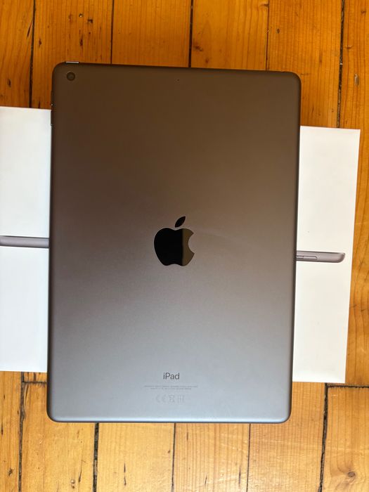Продавам iPad 9 256 Gb - изключително запазен