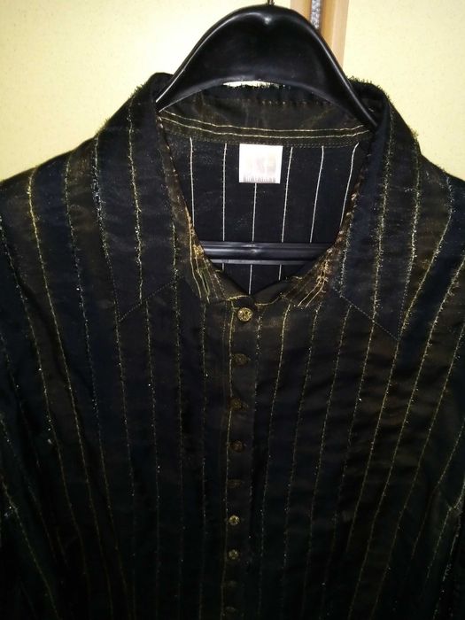 Официални дамски сако и риза.