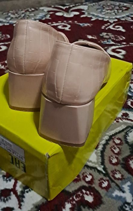 Ayollar tuflisi yangi